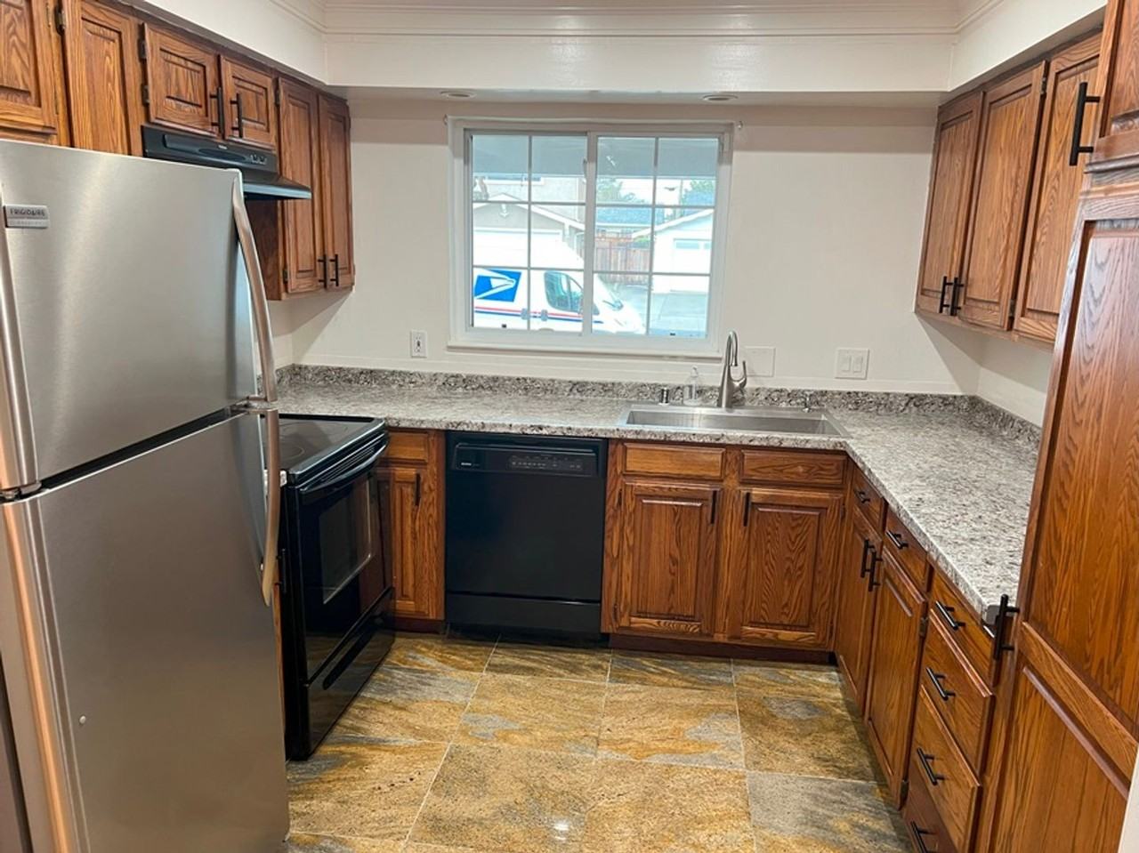 25607 Barnard St - Photo 3 of 12