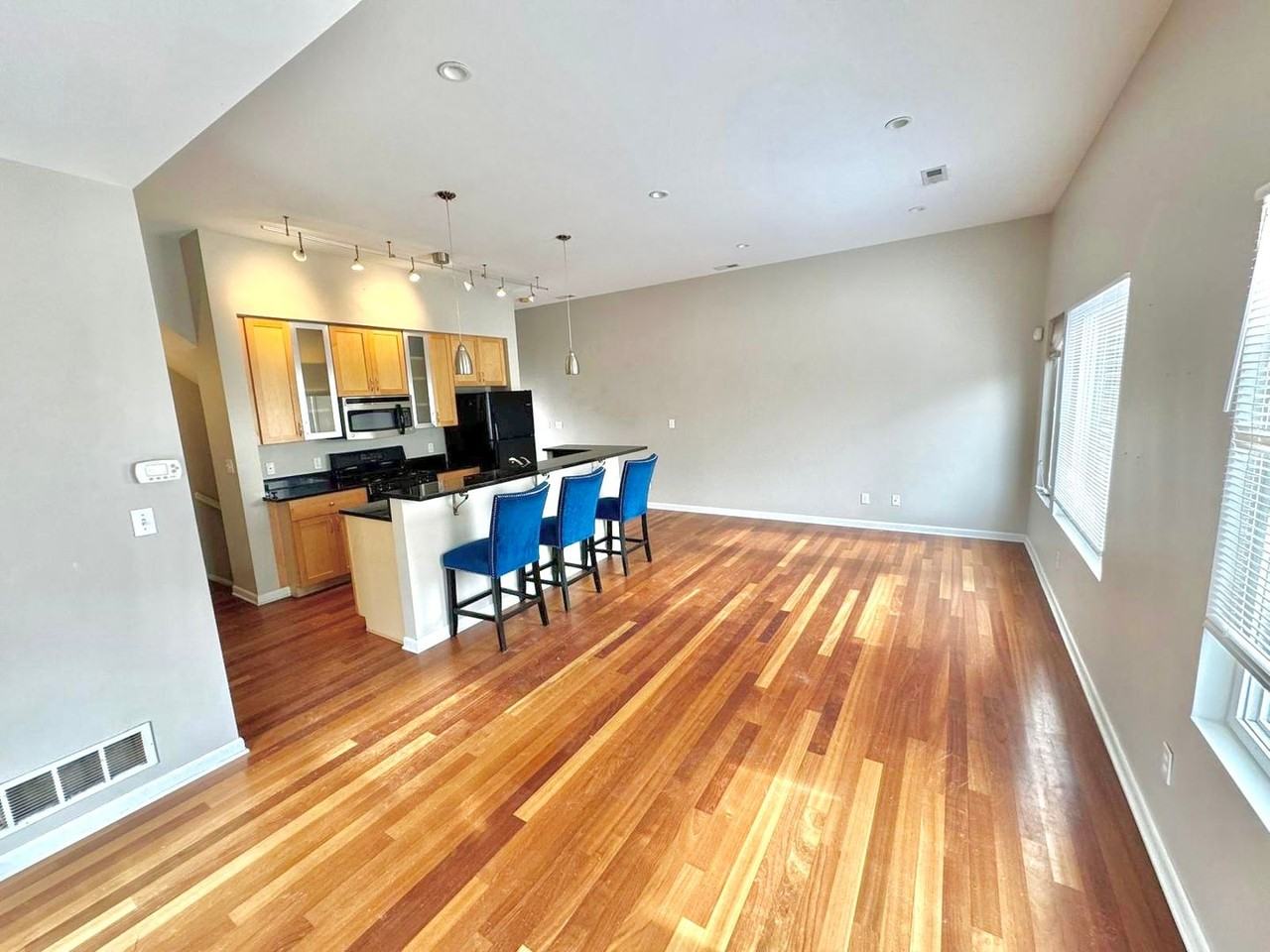 Chicle Luxury Townhomes LLC - Photo 2 of 16