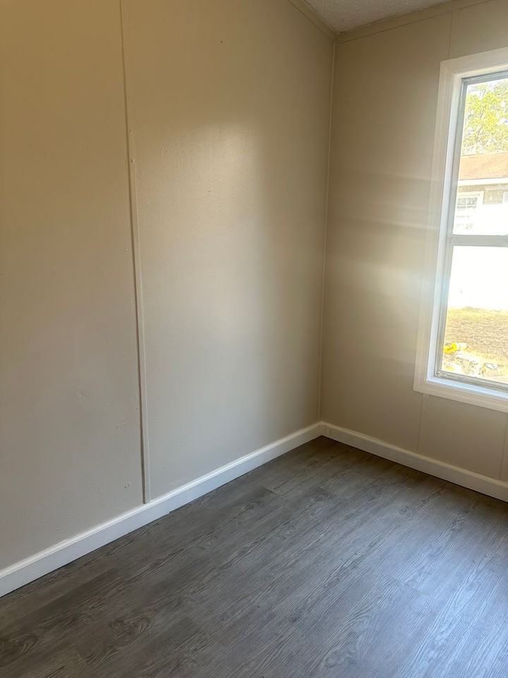 108B Lindsay Ln - Photo 2 of 4