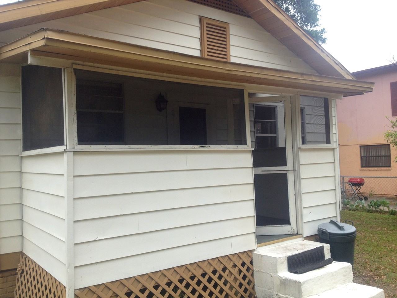 1028 W 11th St - Photo 3 of 10