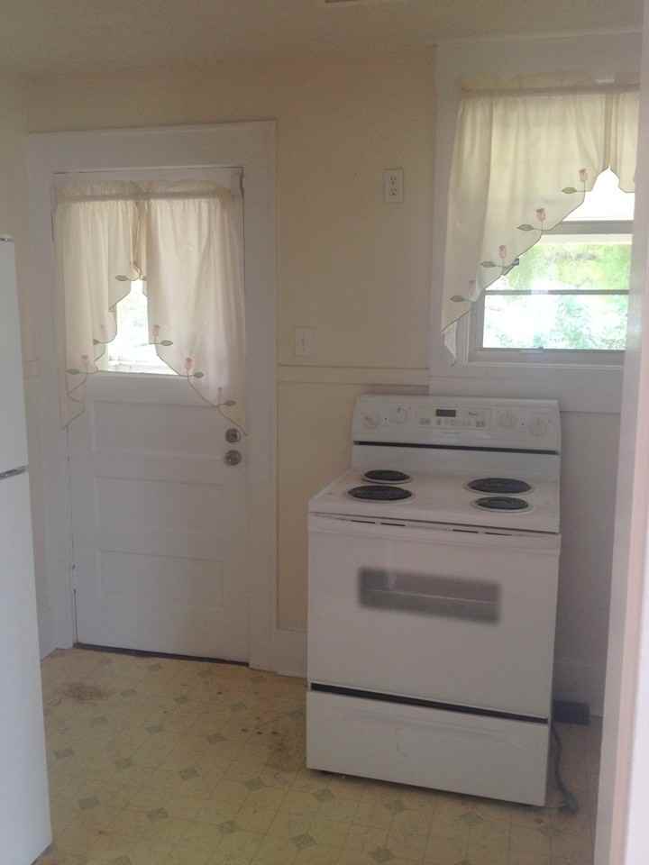 1028 W 11th St - Photo 4 of 10