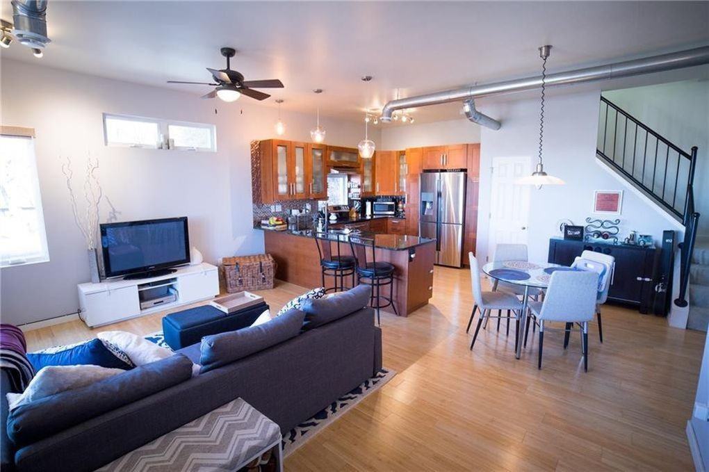 31 Roanoke St - Photo 2 of 19