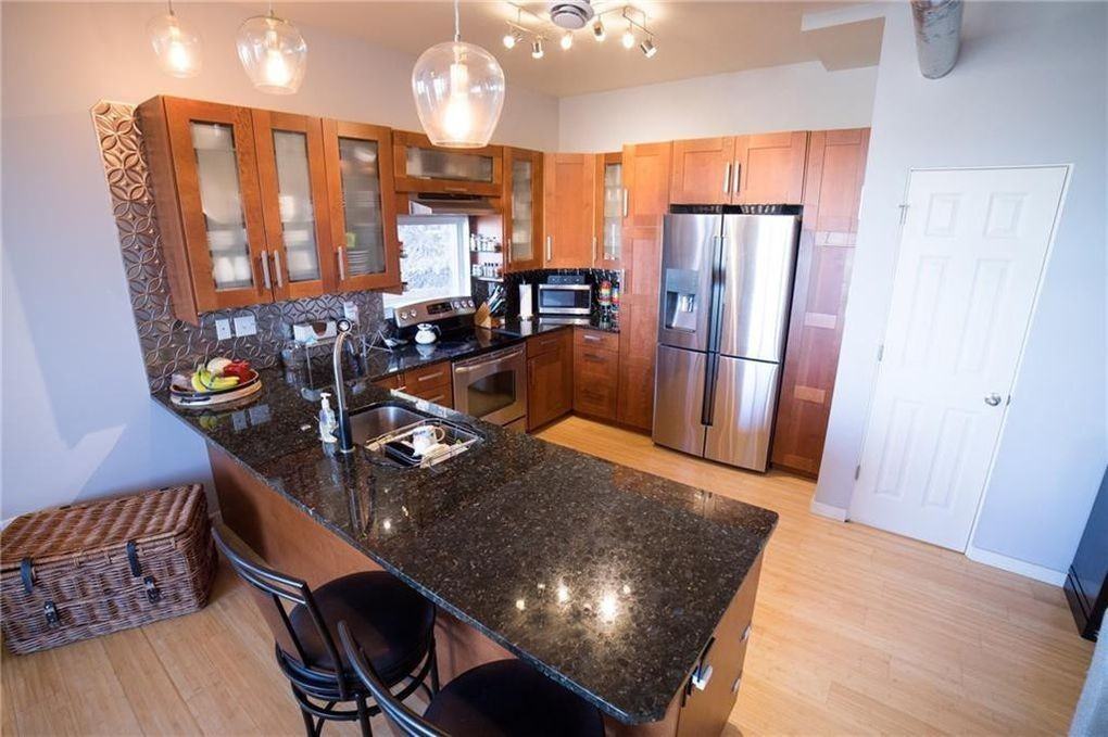 31 Roanoke St - Photo 3 of 19