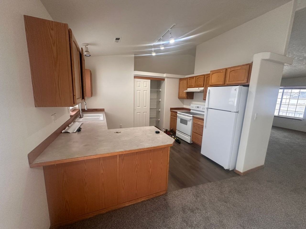 7820 Three Rivers Dr - Photo 3 of 38