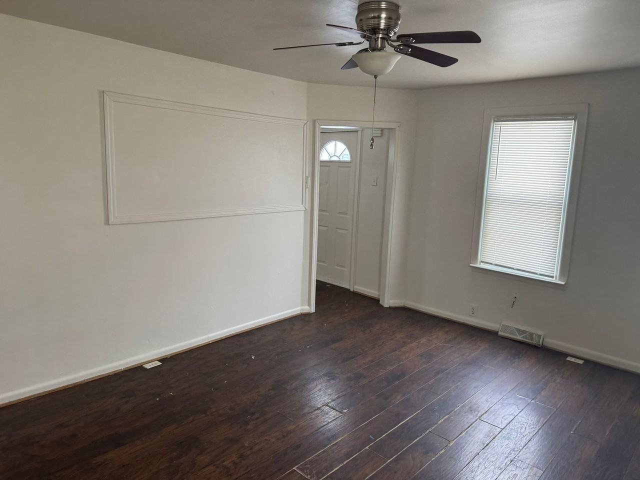 506 E Race St - Photo 5 of 45