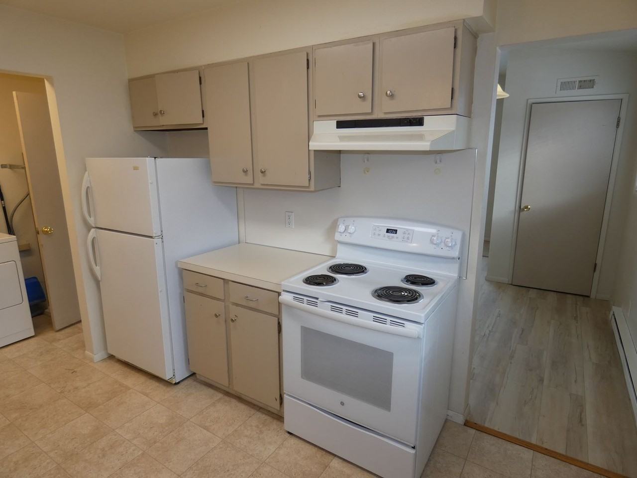 906 W 11th St - Photo 3 of 11