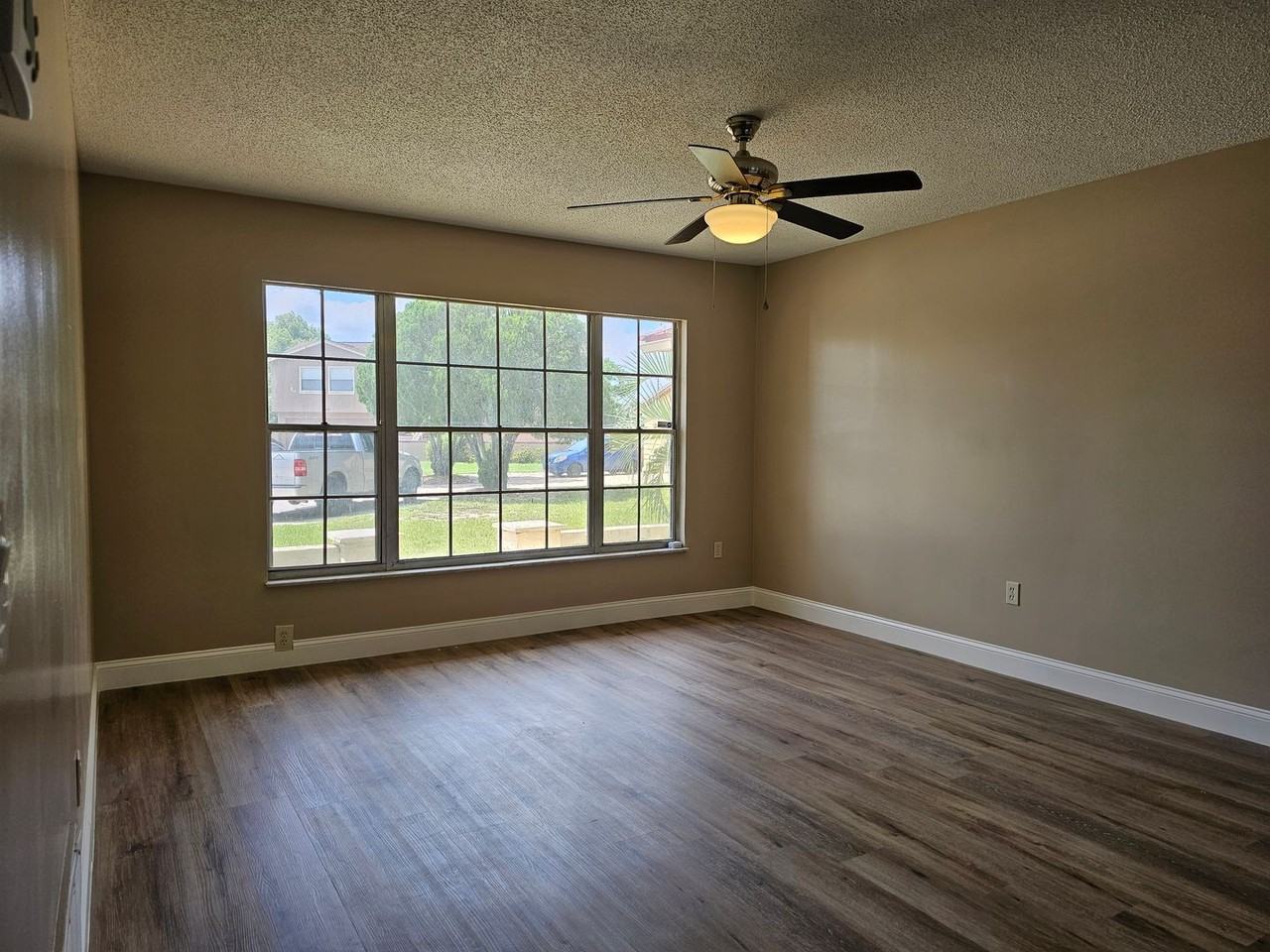 6623 Swyear Ct - Photo 3 of 19