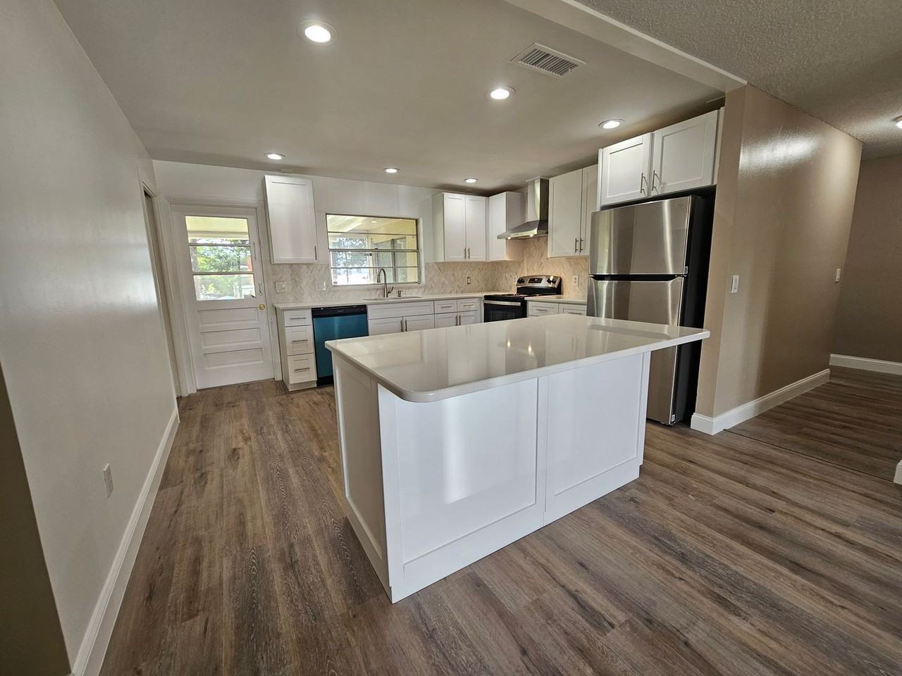 6623 Swyear Ct - Photo 7 of 19