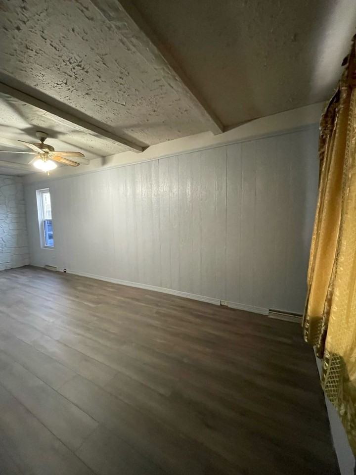 927 Pike St - Photo 3 of 32