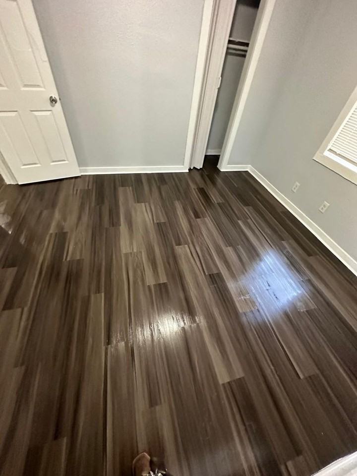 917 W 30th St - Photo 6 of 29