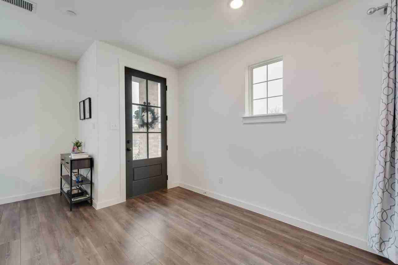 442 Matthew Dr - Photo 4 of 25