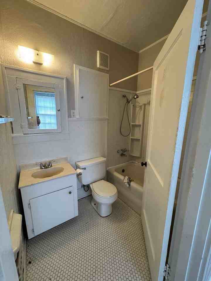 741 Ratcliff St - Photo 4 of 6