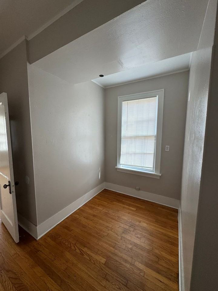 741 Ratcliff St - Photo 5 of 6