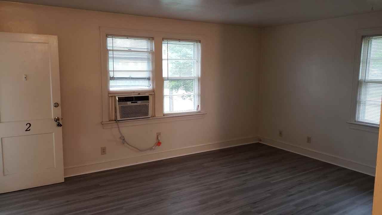 225 Orange Ave - Photo 3 of 11