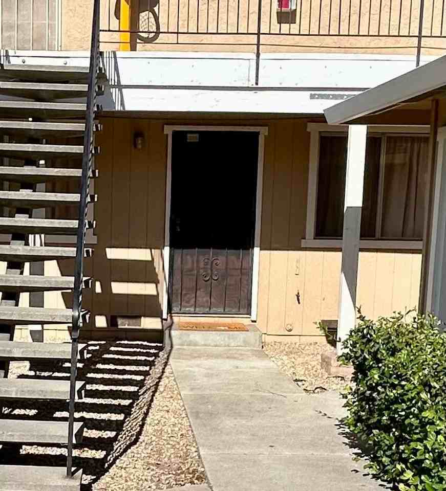 1490 Gabilan Dr - Photo 3 of 4