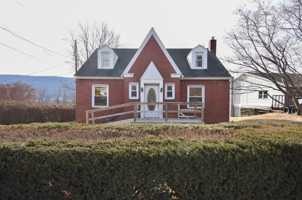 featured image of 219 Woodward Ave