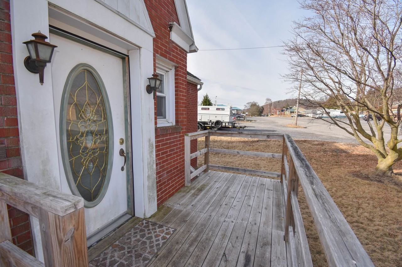 219 Woodward Ave - Photo 6 of 39