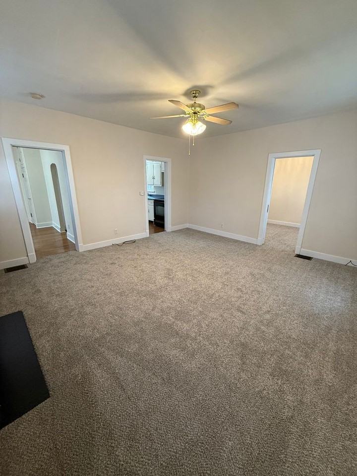 1220 N Center St - Photo 3 of 15