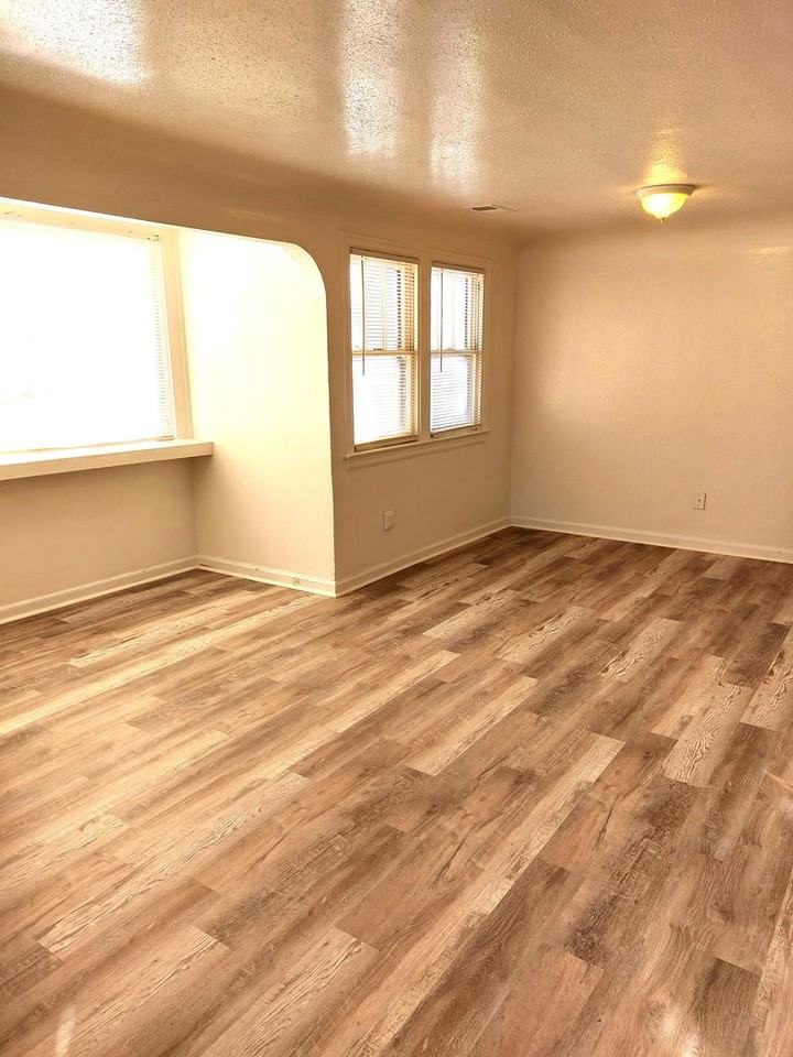 820 23rd St - Photo 2 of 10