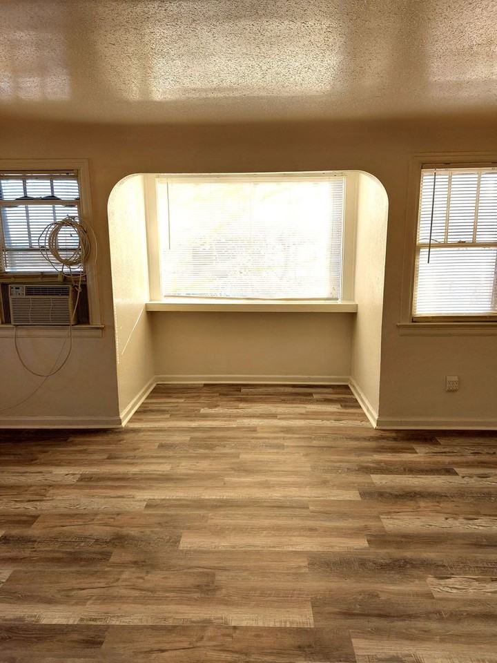 820 23rd St - Photo 4 of 10