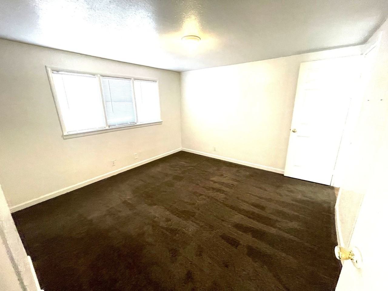 820 23rd St - Photo 5 of 10