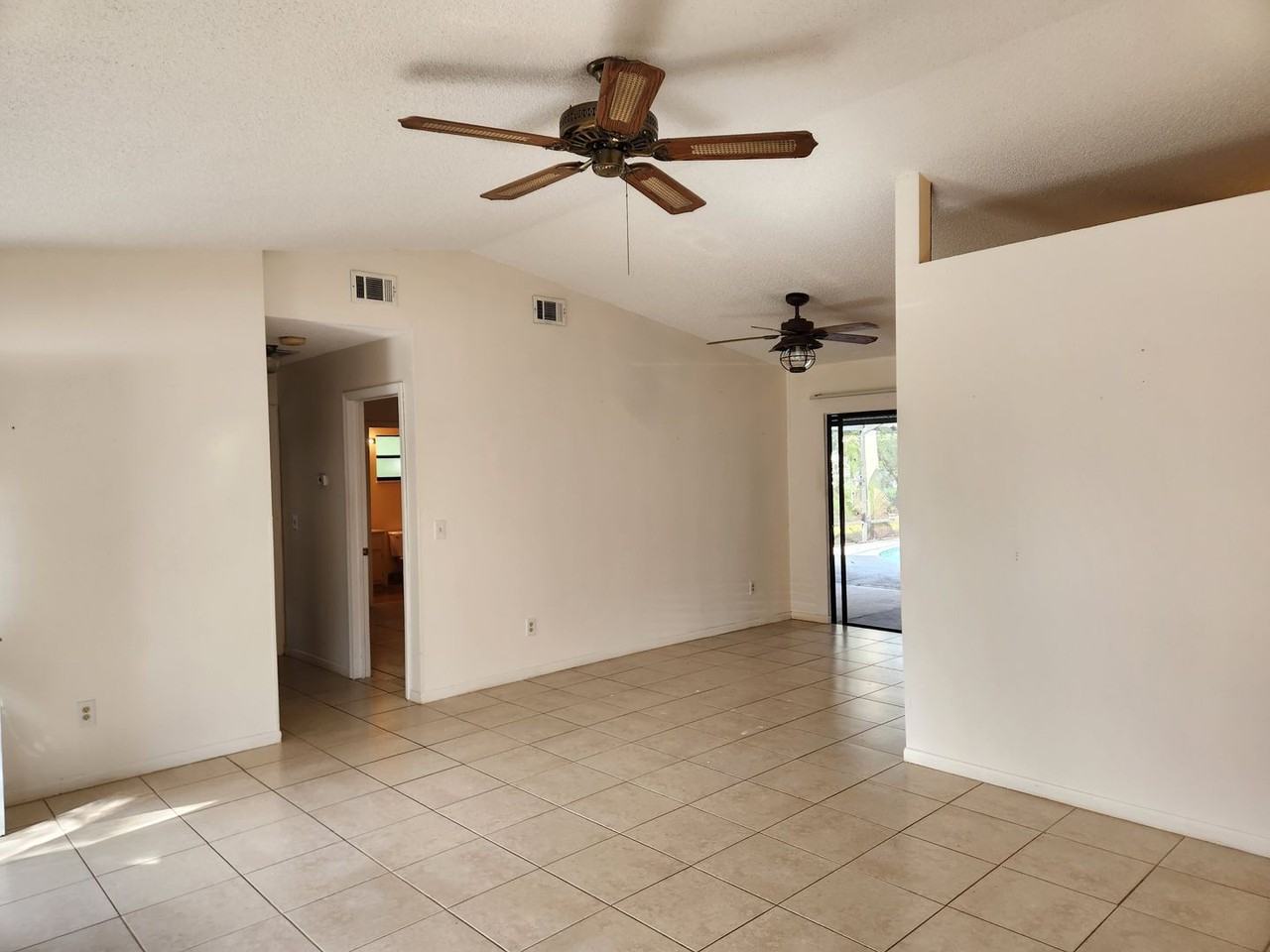 1813 Sw Altman Ave - Photo 7 of 19