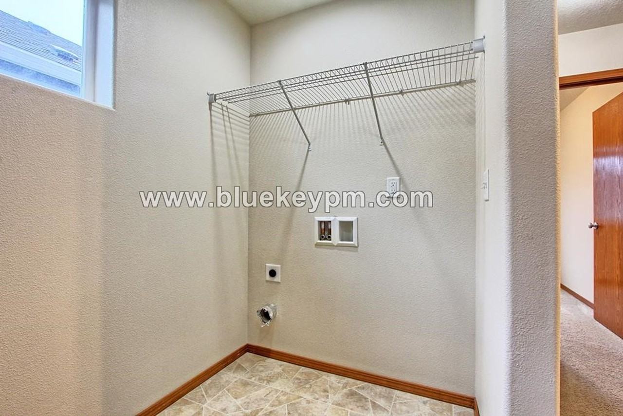 7415 Ne 59th St - Photo 7 of 15