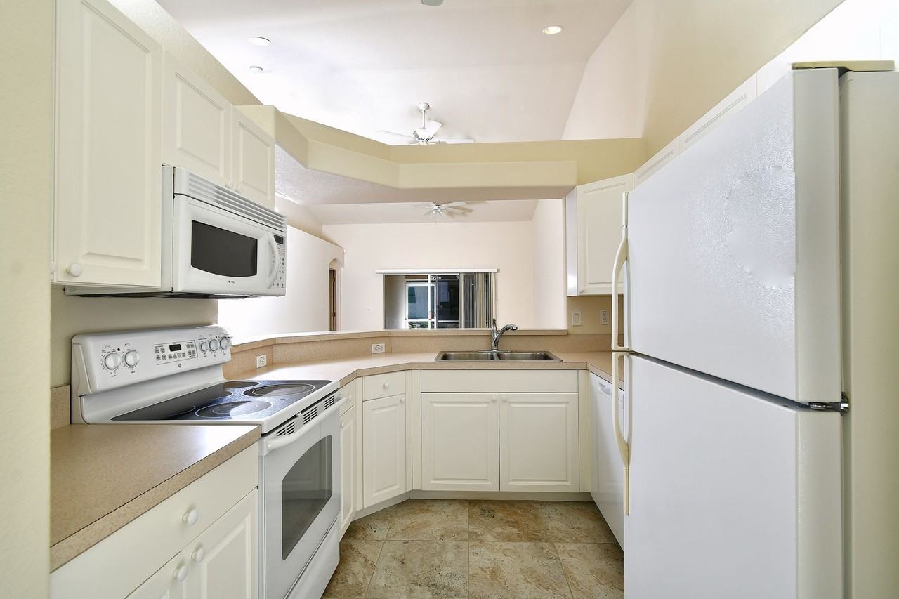 4834 Leonard Blvd S - Photo 4 of 31