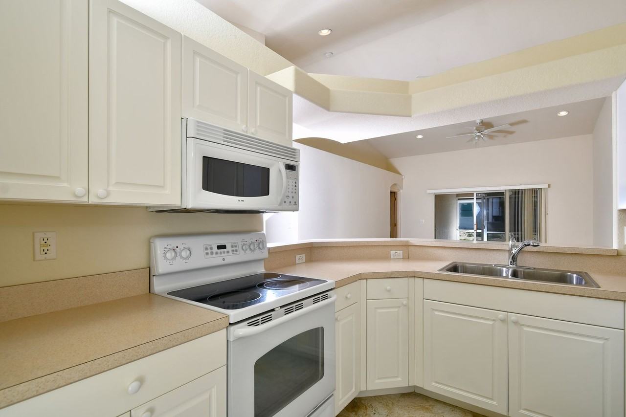 4834 Leonard Blvd S - Photo 5 of 31