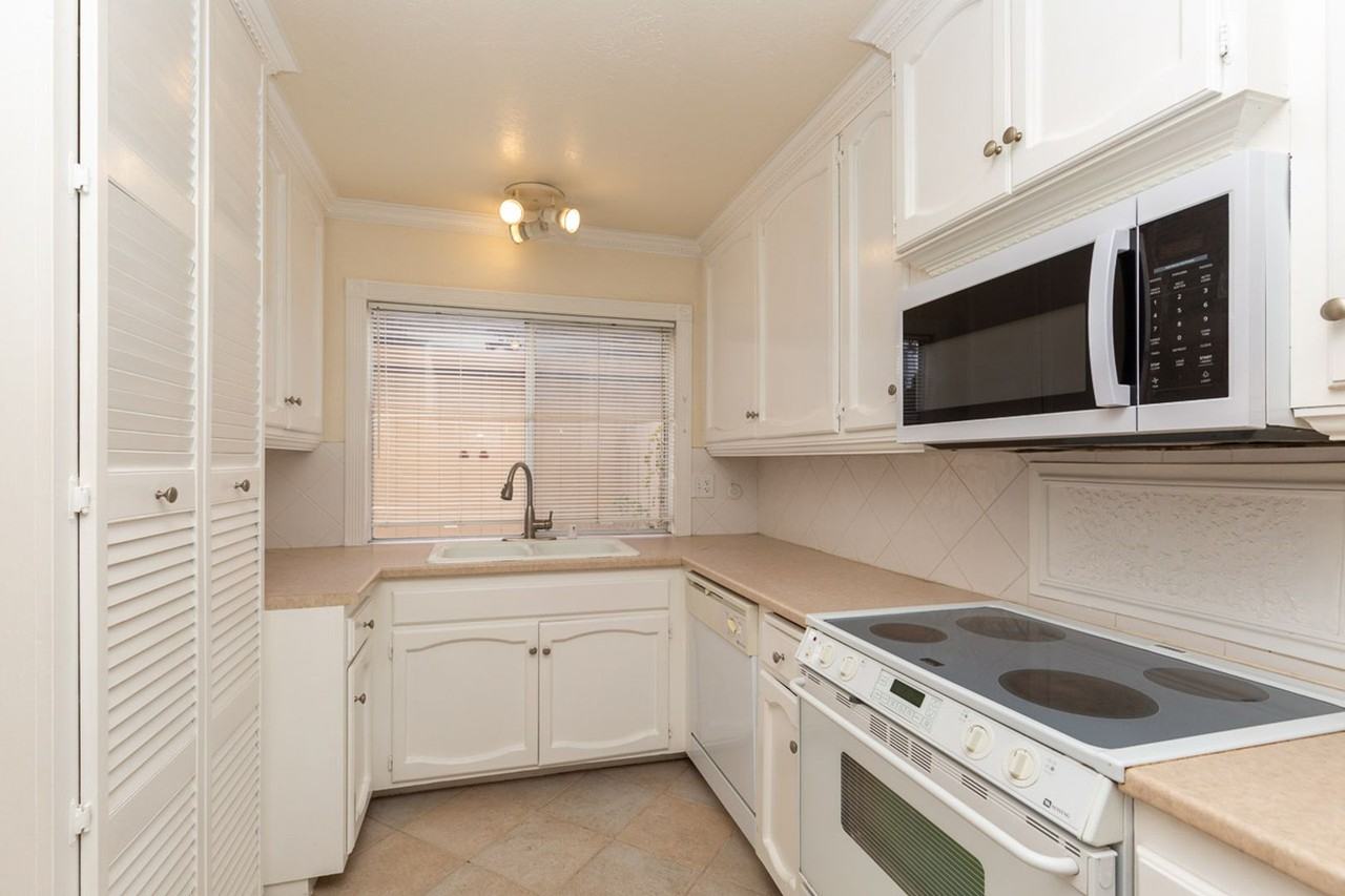 11178 Poblado Rd - Photo 5 of 26