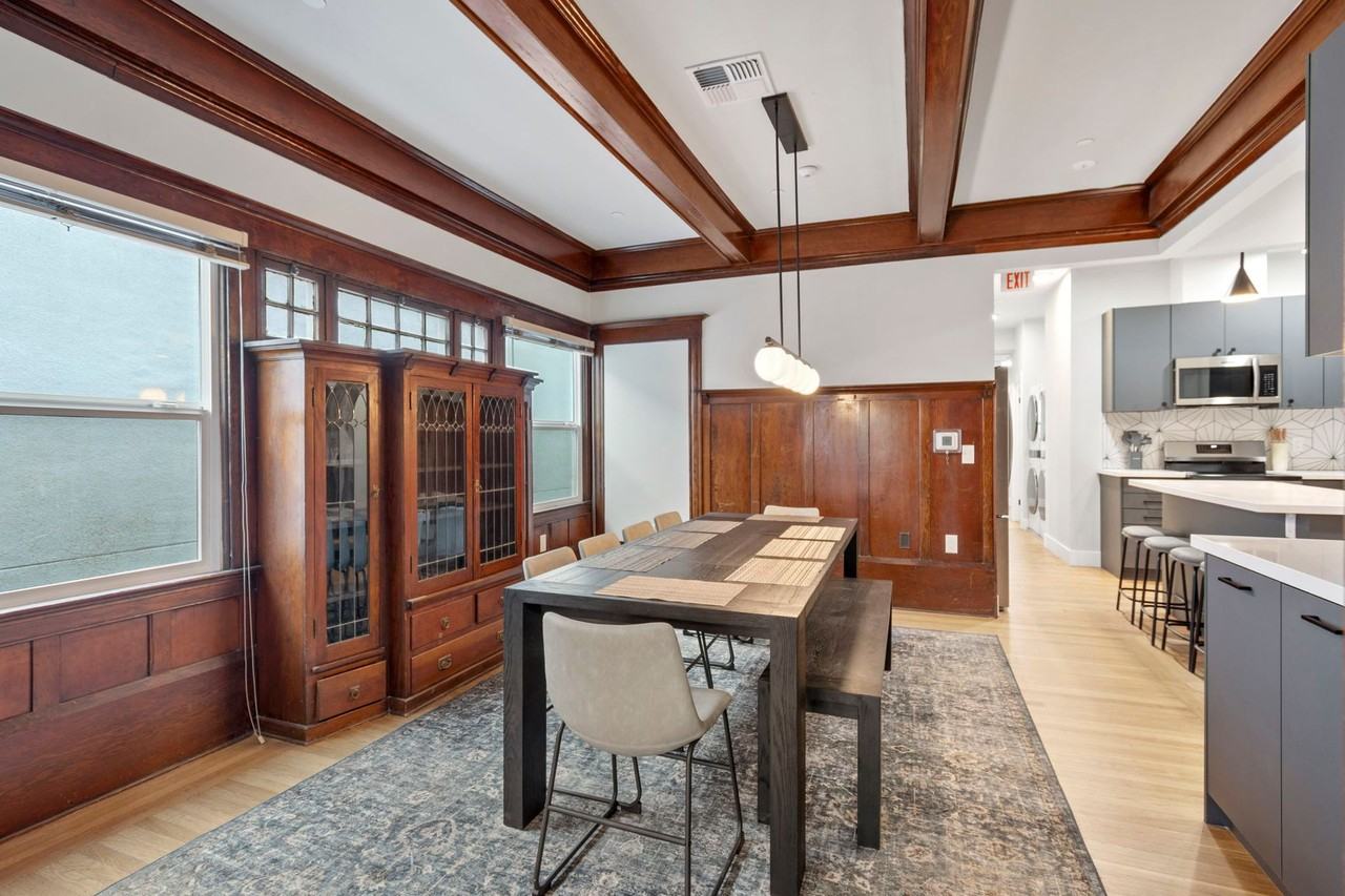 1022 G St - Photo 7 of 39