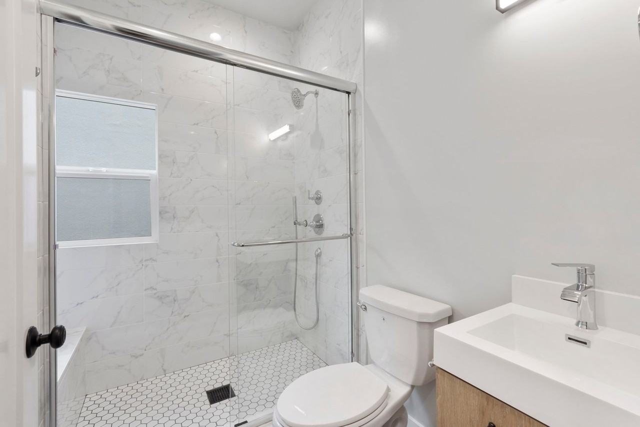 1022 G St - Photo 6 of 39