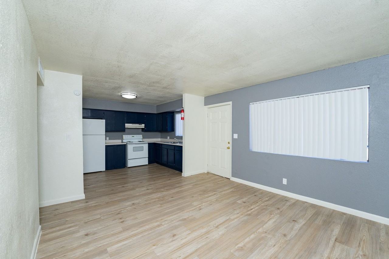 Vista Del Prado Apartments - Photo 6 of 19