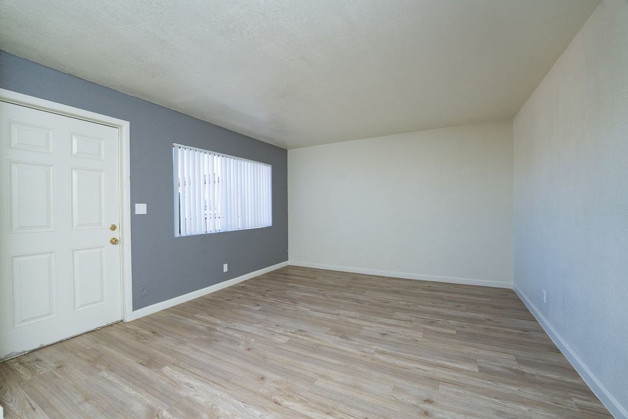 Vista Del Prado Apartments - Photo 7 of 19