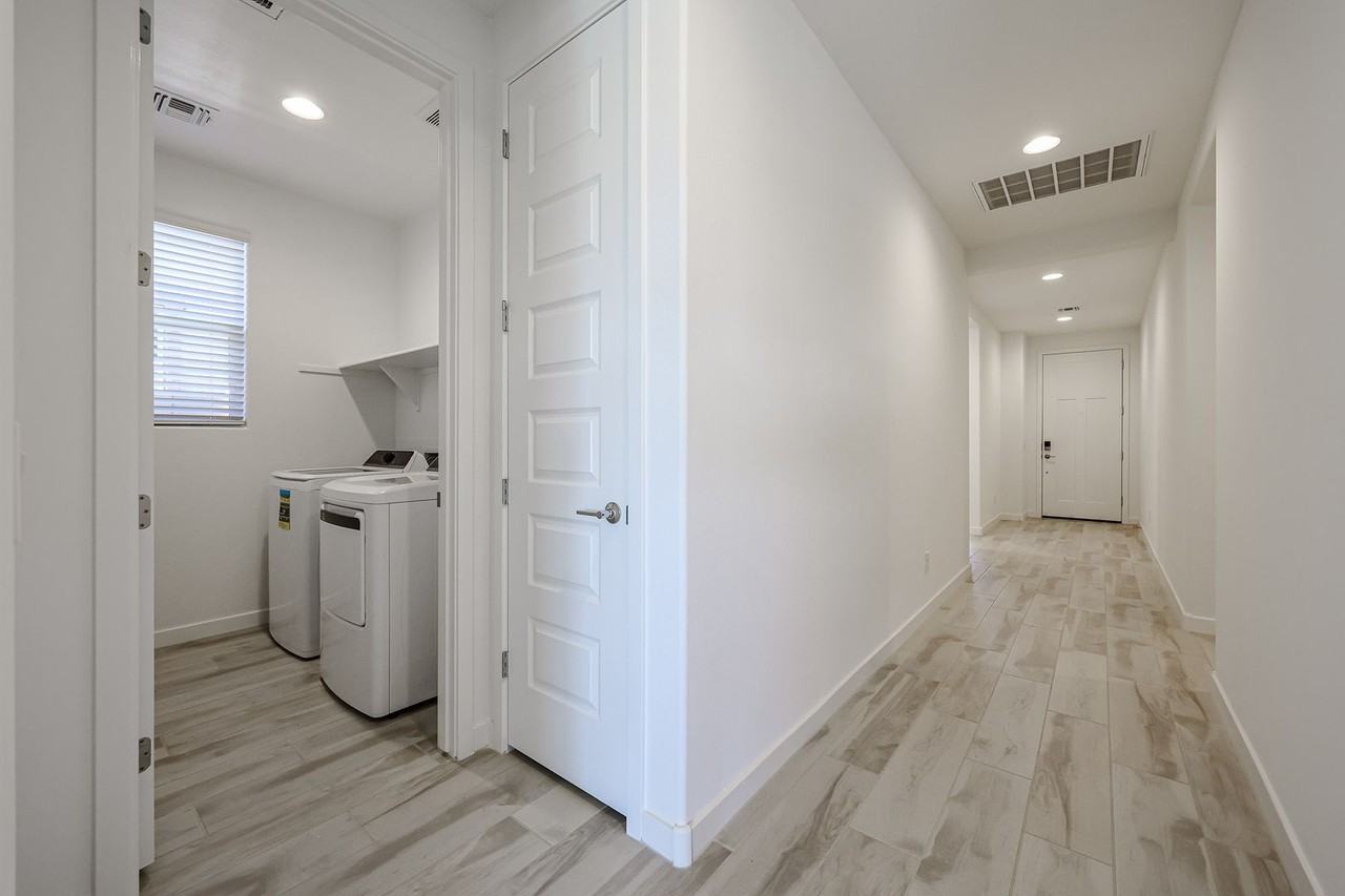 15771 W Superior Ave - Photo 6 of 45