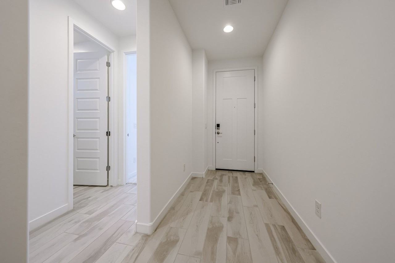 15771 W Superior Ave - Photo 7 of 45