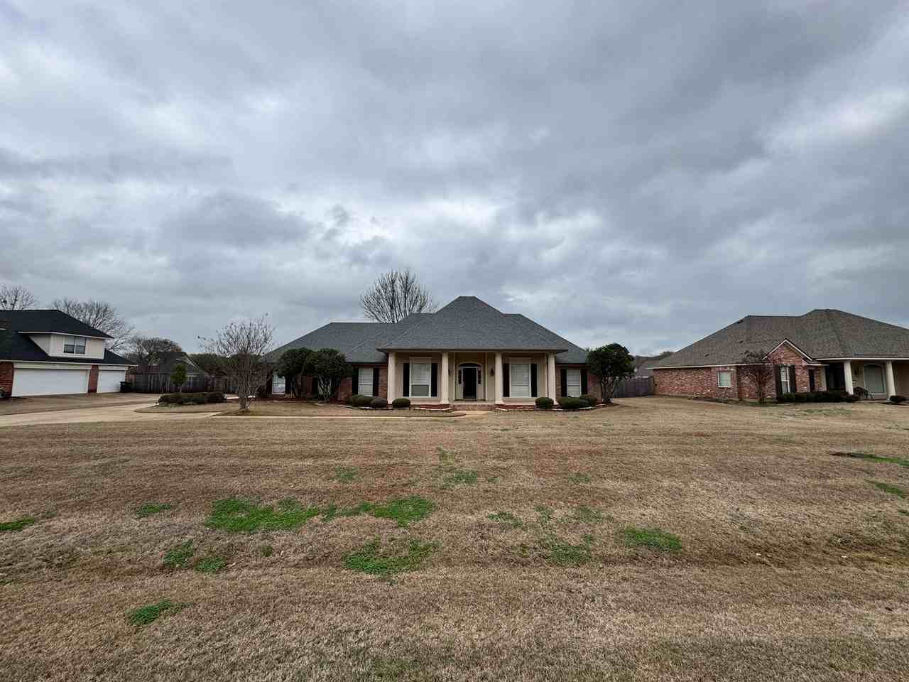 335 Crosscreek Dr - Photo 3 of 37