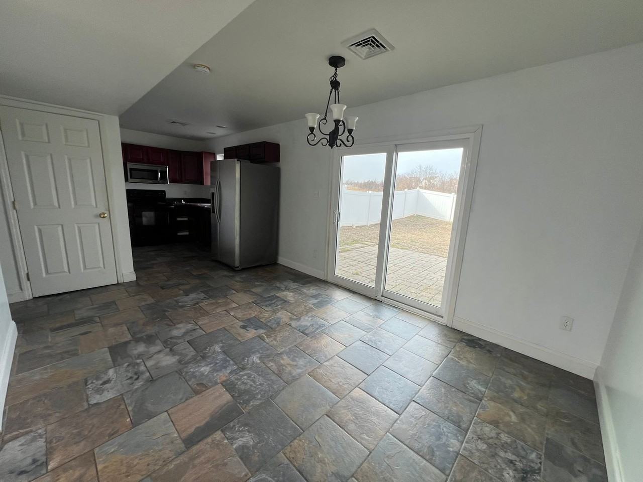 39 Riverview Dr - Photo 3 of 18