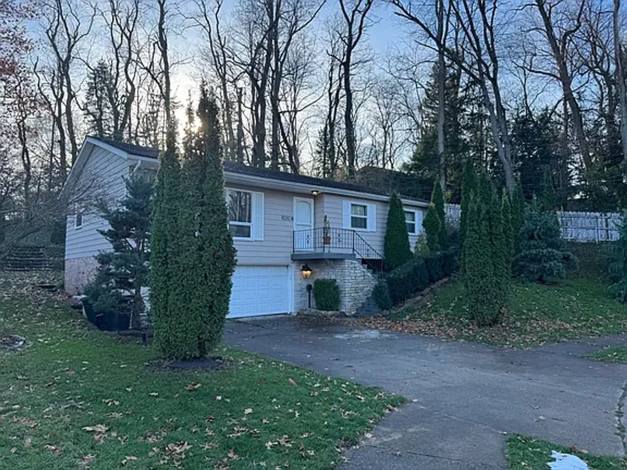 1824 Peachtree Ln - Photo 2 of 11