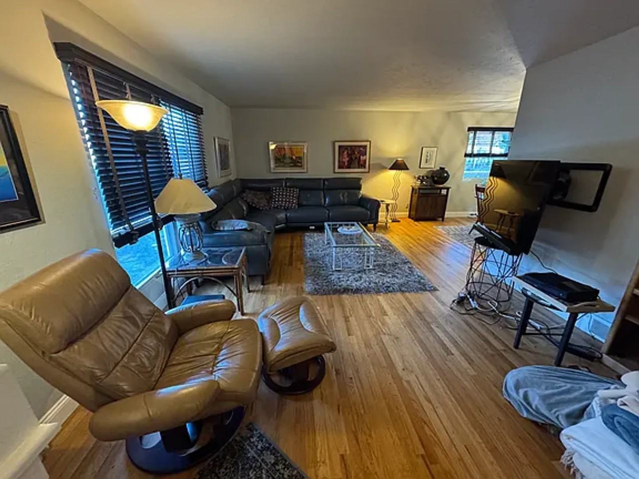 1824 Peachtree Ln - Photo 3 of 11
