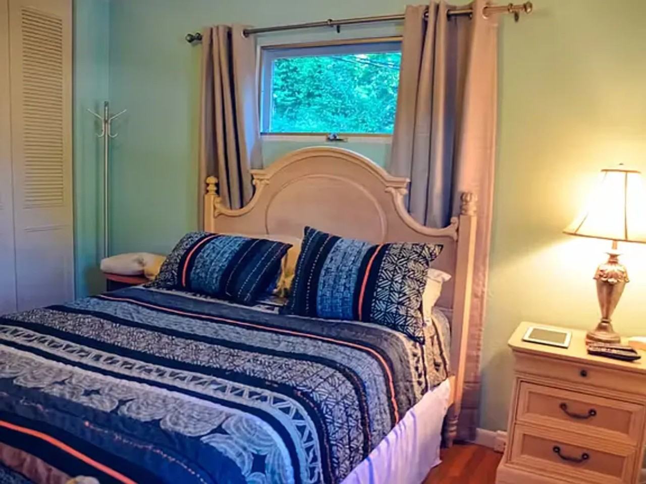 1824 Peachtree Ln - Photo 6 of 11