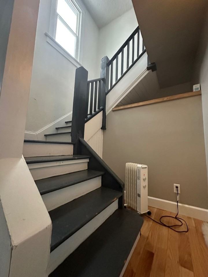 1104 W Kiernan Ave - Photo 2 of 15