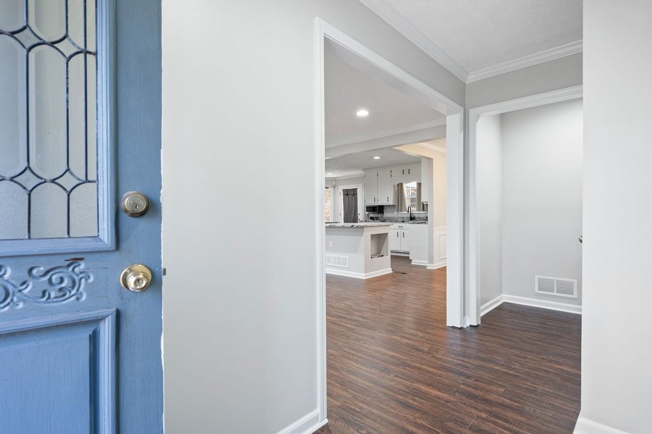 635 Driftwood Dr - Photo 3 of 27