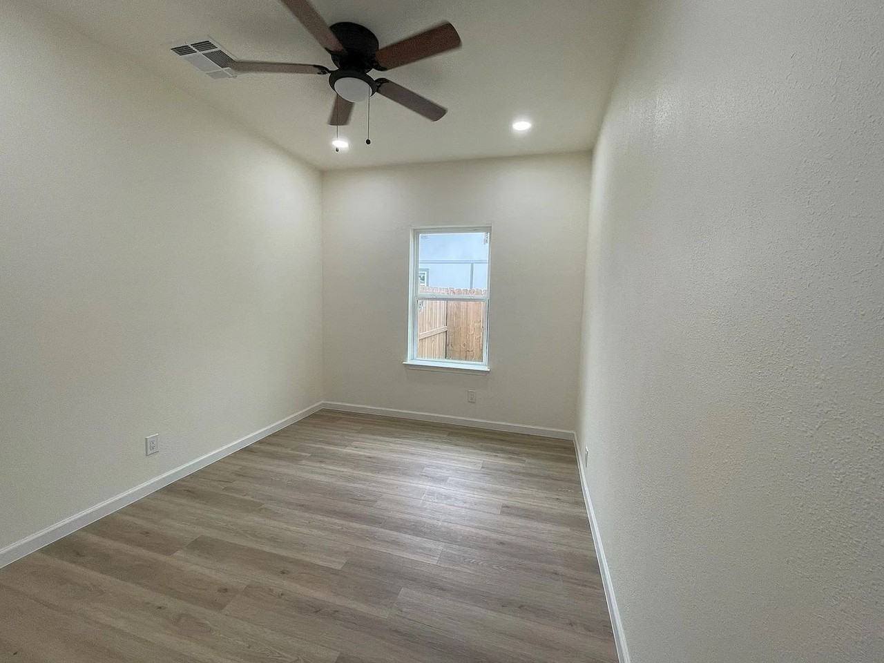 610 Pecan Valley Dr - Photo 2 of 13