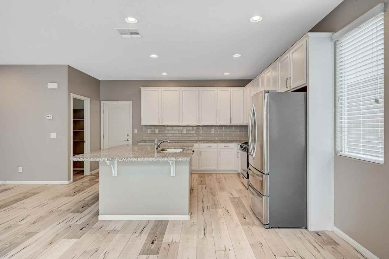 10520 Sparks Summit Ln - Photo 7 of 50