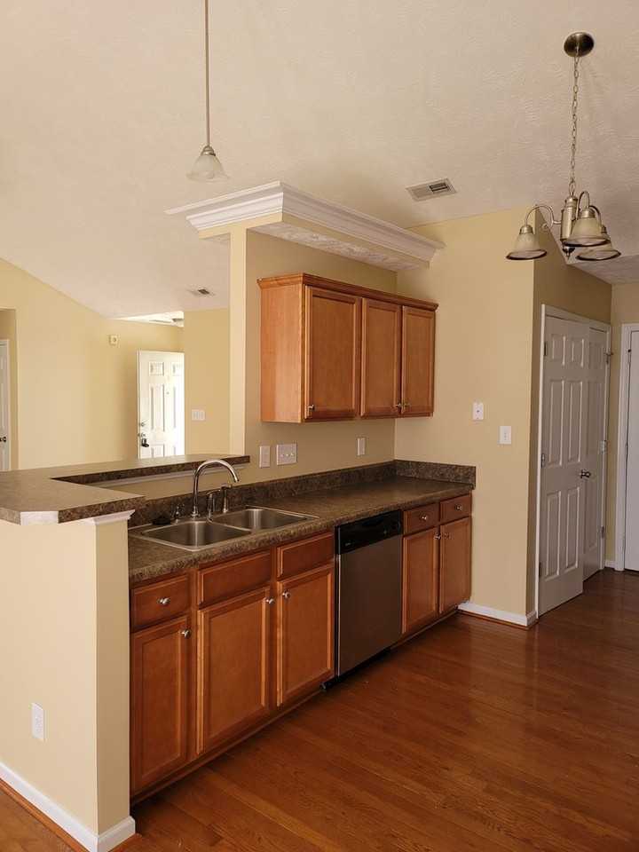 5625 Thackeray Dr - Photo 4 of 15