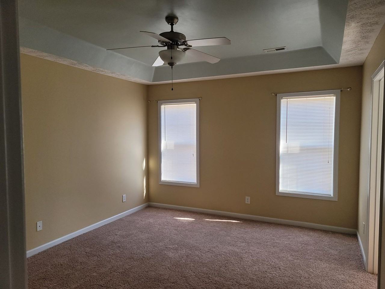 5625 Thackeray Dr - Photo 6 of 15