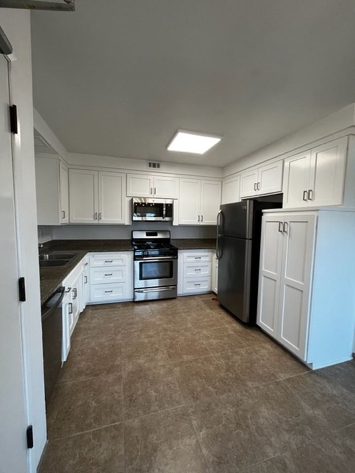 1380 W 9th Street - Photo 2 of 13