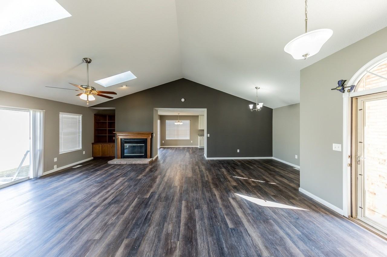 1113 S Walnut St - Photo 3 of 31