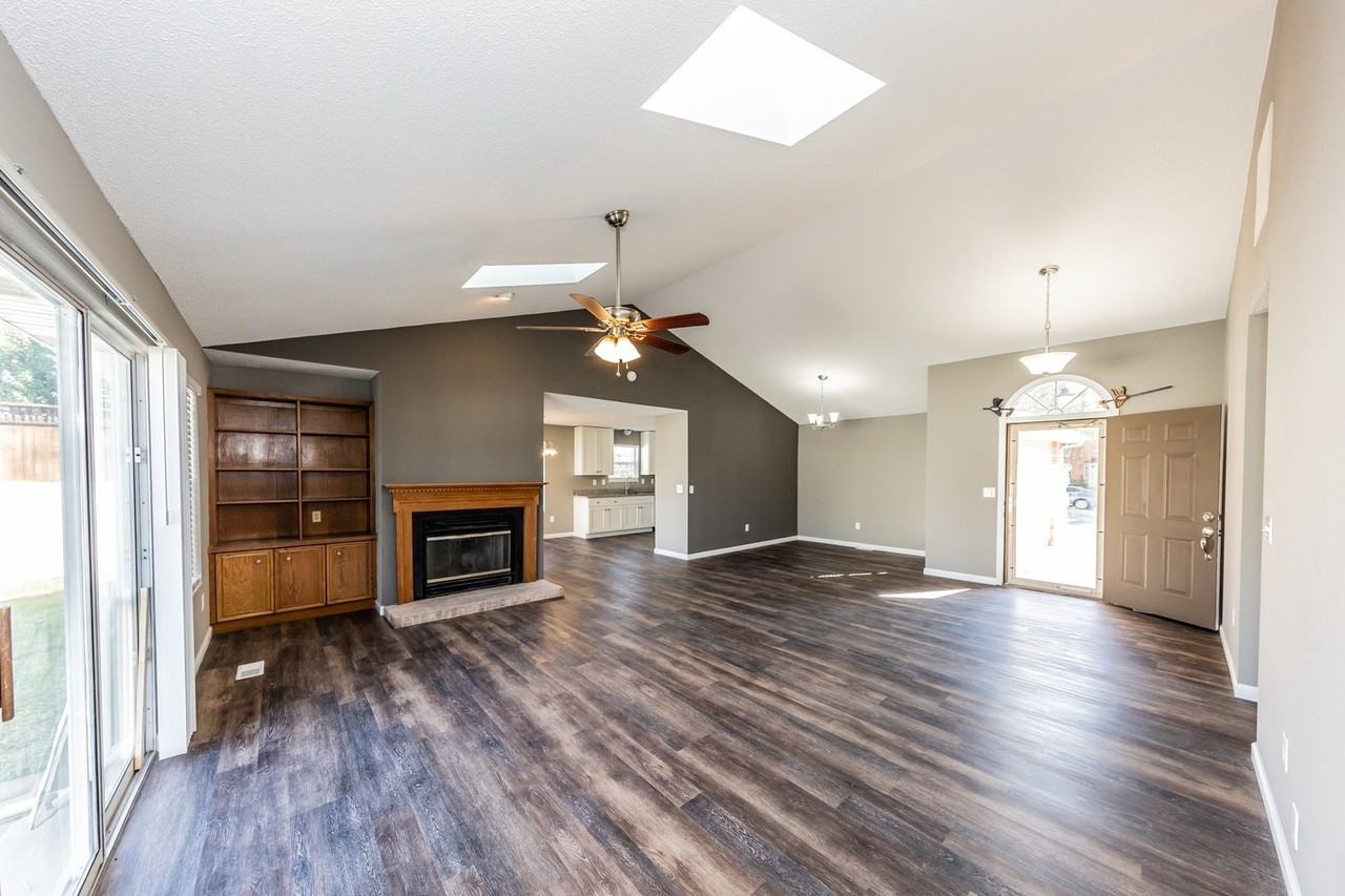 1113 S Walnut St - Photo 4 of 31